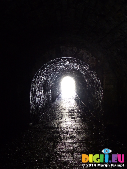 FZ003592 Tunnel underneath canal